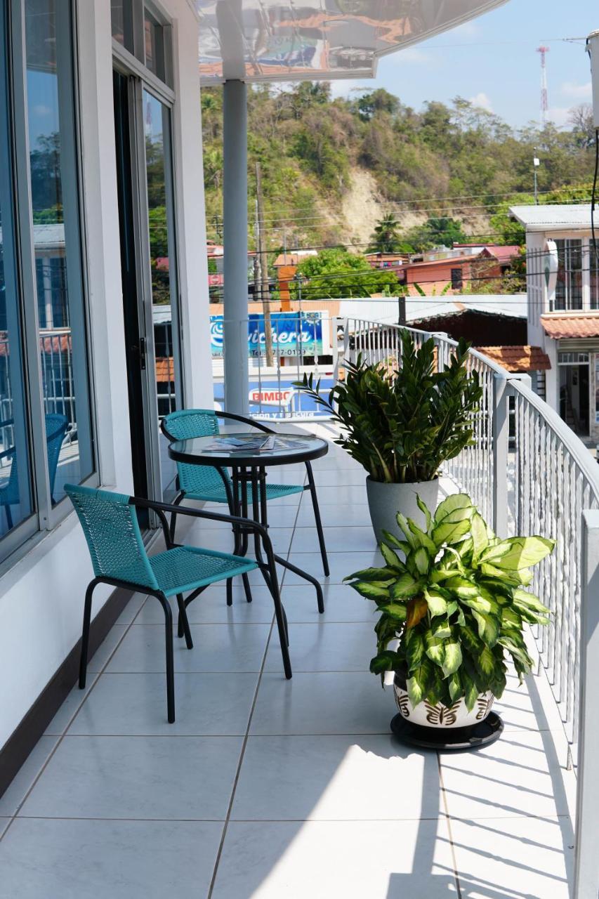 Puerta Del Cielo Quepos Hotel Exterior photo